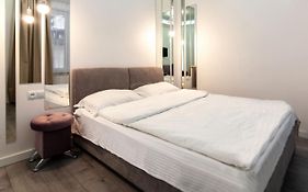 Leogrand Apartments On B Khmelnytskogo 27A
